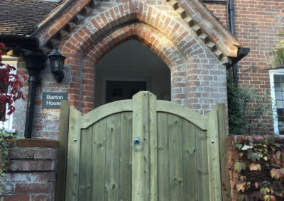 arch top double pedestrian gate