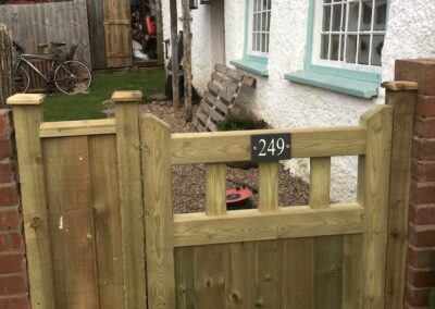 flat top palisade pedestrian gate